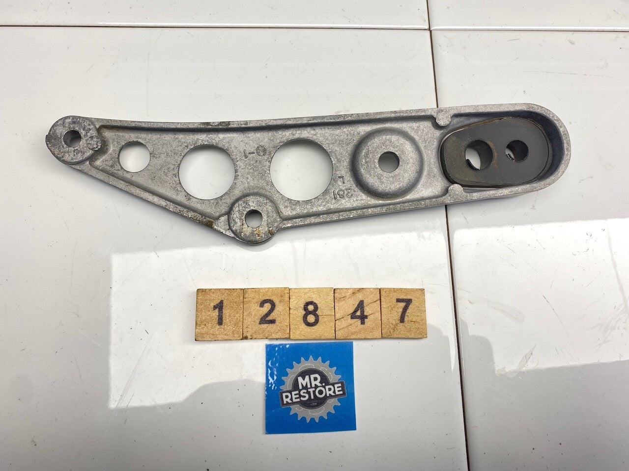 Kawasaki GPZ250R L/H Rear Indicator Bracket & Rubber Mount