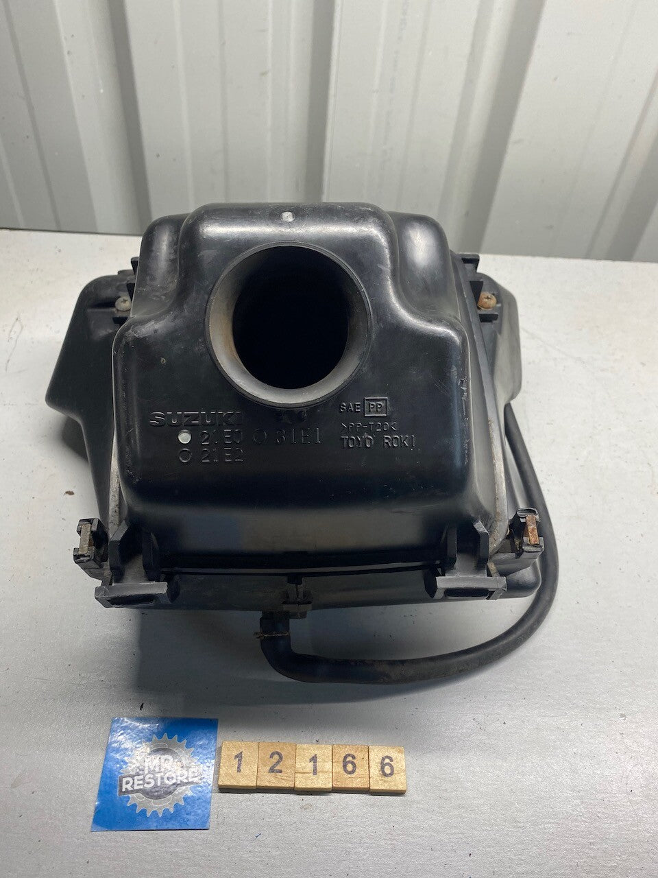 Suzuki RF900 Air Box Air Cleaner & Inlet Tube