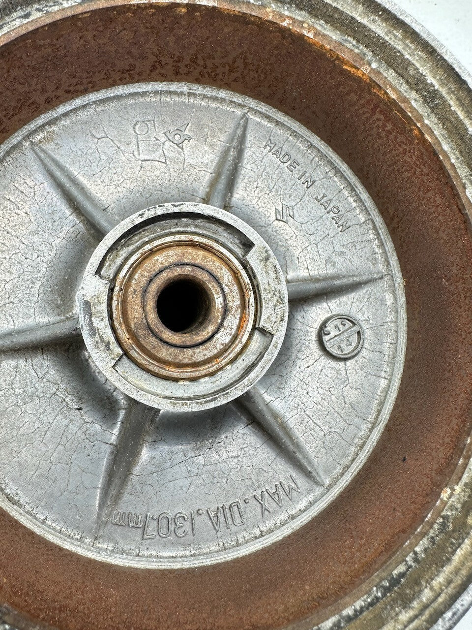 Suzuki TS185 TS125 TS100 DS250 DS185 DS125 DS100 Front Wheel Hub 54110-29300