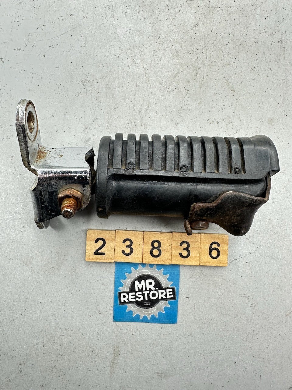Honda CB750 '79-82' Right Footrest Peg & Rubber 50620-438