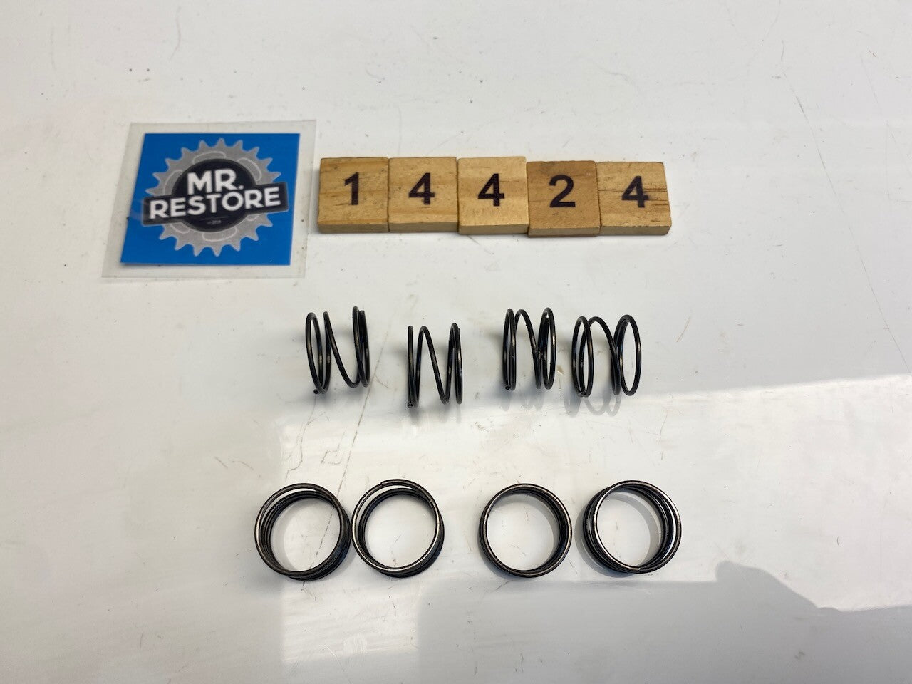 Kawasaki Motorcycle Many Models Rocker Arm Springs x 8 - 92081-1636