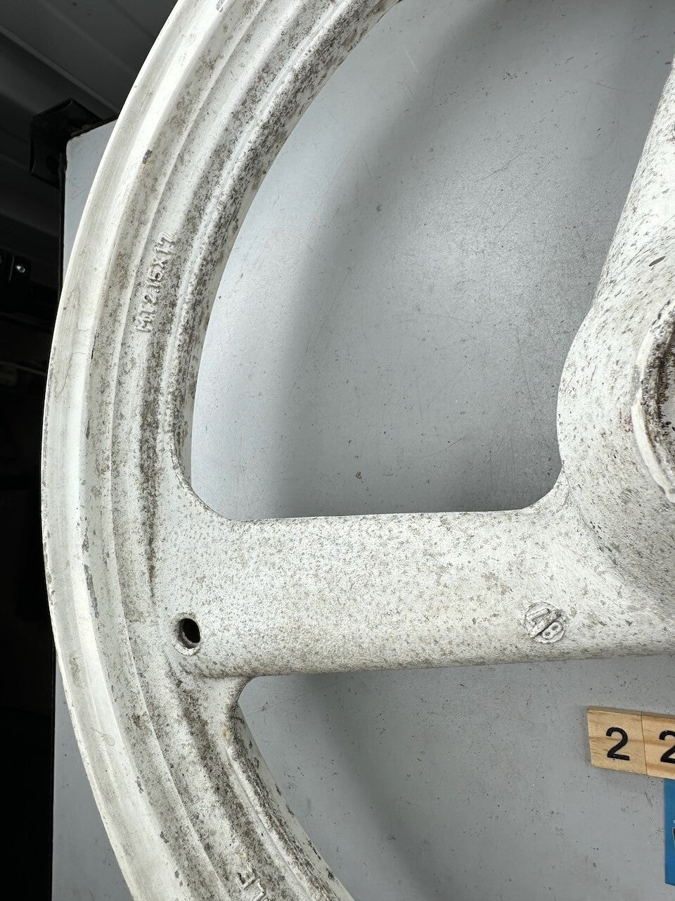 Yamaha TZR250 1KT 2MA Front Wheel 17 x 2.15 (F-33)