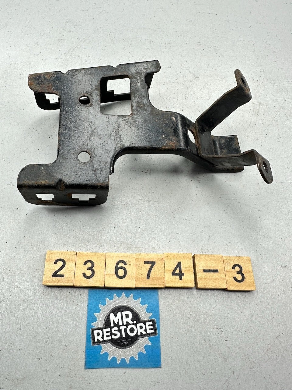 Kawasaki ZZR250 EX250 '90-93' Thermostat Bracket 11048-1507