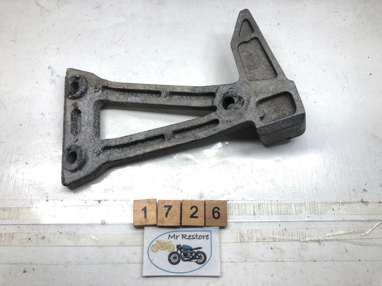SUZUKI GSF250 BANDIT R/H Pillion footrest bracket