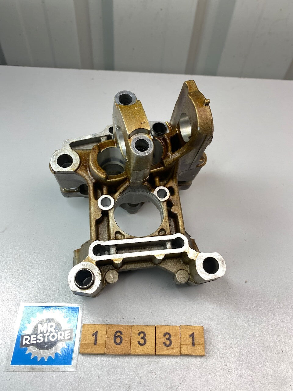 BMW R1200 R1150 R1100 R850 259 L/H Camshaft Supporting Bracket 11 33 7 670 599
