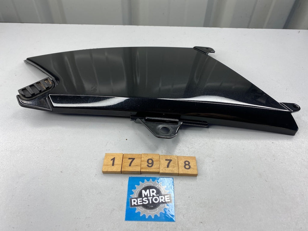 BMW R1200GS R/H Fuel Tank Cover 46637693434