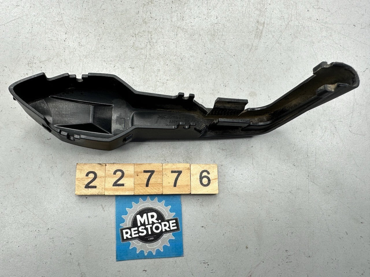 BMW R1200GS R1200ST R1200RT R1200R R900RT HP2 Left Spark Plug Cover 11127677525
