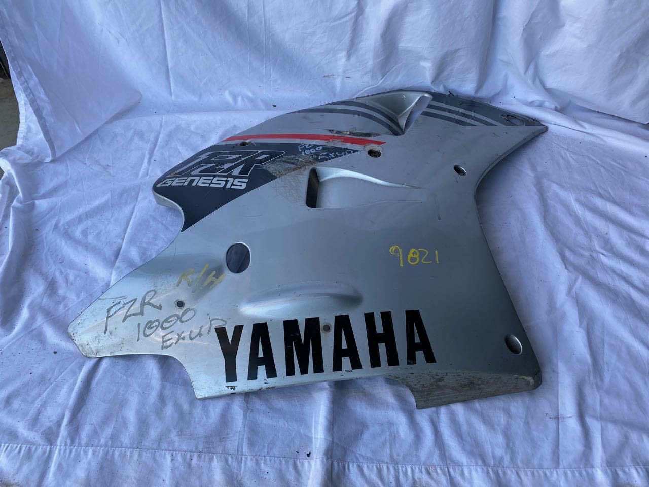 Yamaha FZR1000 EXUP R/H Side Panel - 3GM-2835K Silver