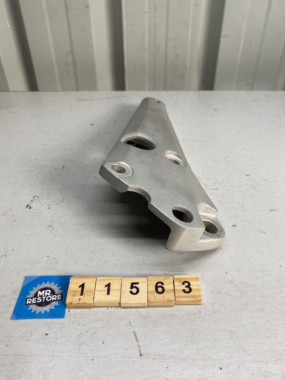 Suzuki GSX400 GSX250 GS450 R/H Muffler Bracket 43811-44110