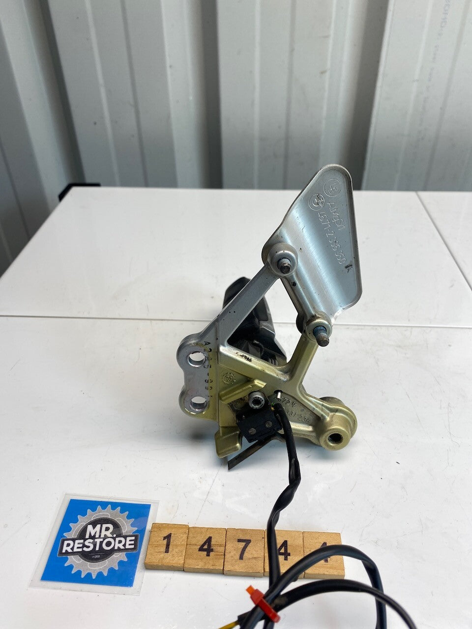 BMW R1100S 259S Riders Foot Rest Assembly R/H 1998-2005 - 46712331236
