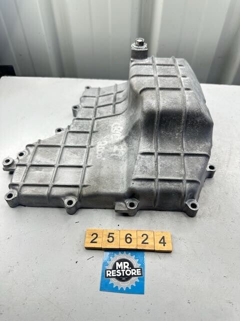Honda CBR900RR Fireblade 2000-2003 Oil Pan Sump 11210-MCJ-000
