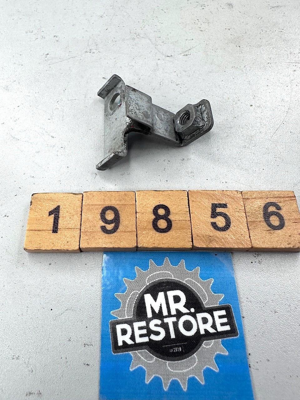 Yamaha V90 T 1982 R/H Side Cover Bracket