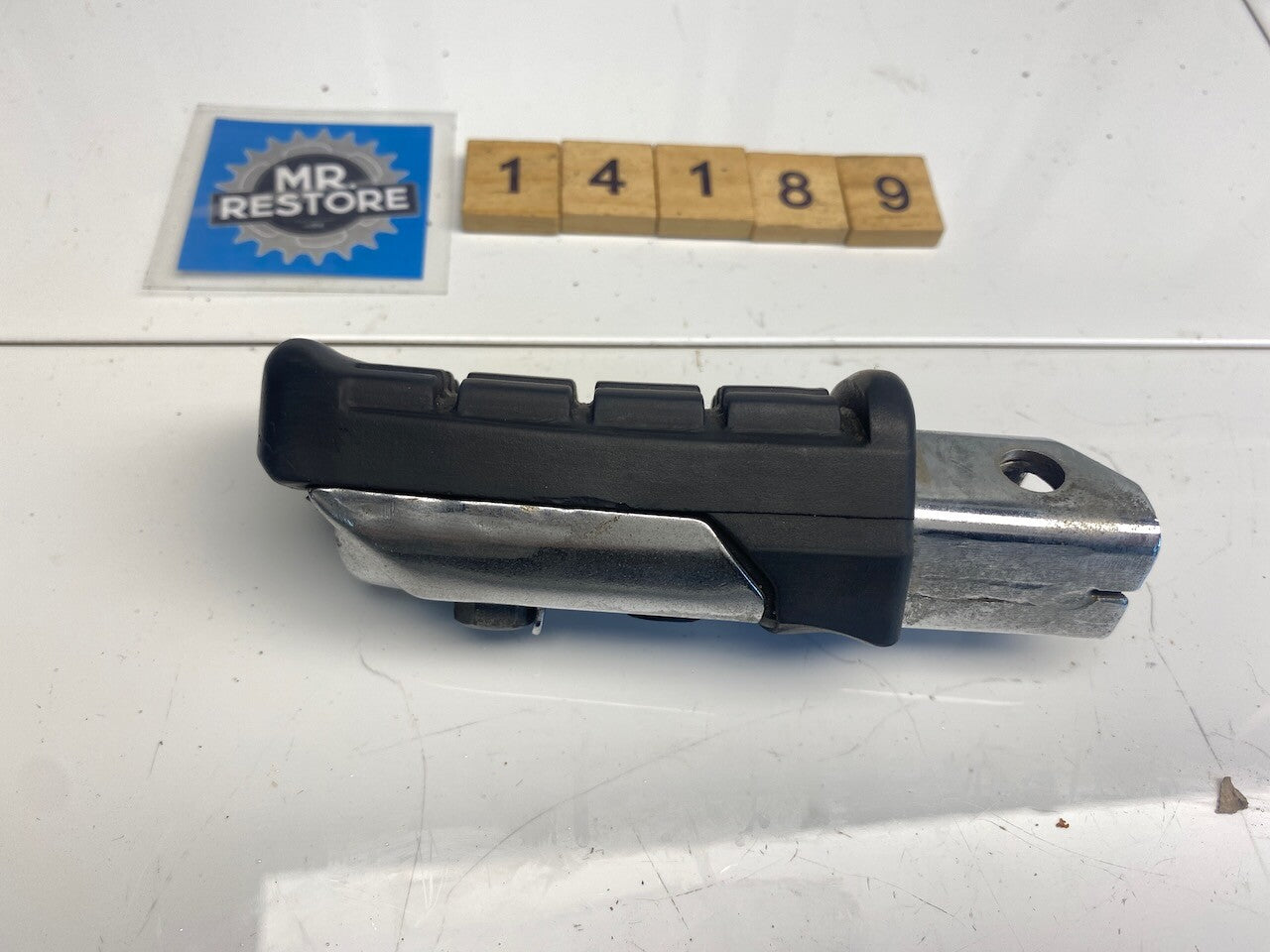Honda VF1000 1984 VF750 83-84 Rear R/H Pillion Passenger Peg 50635-MB2 50632-MB2