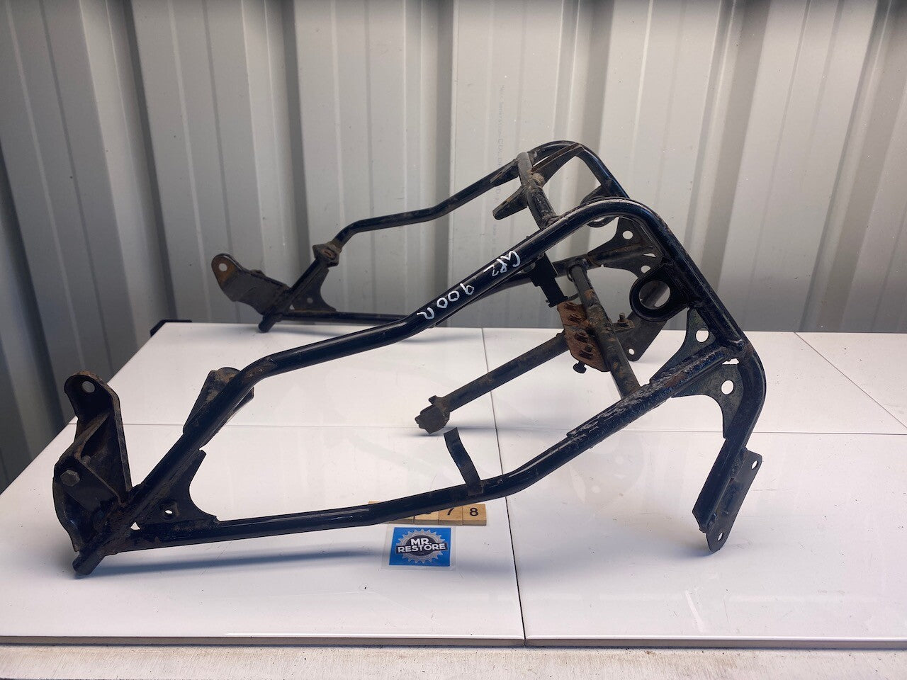 Kawasaki GPZ900R GPZ750R Upper Cowling Body Bracket 11043-1452