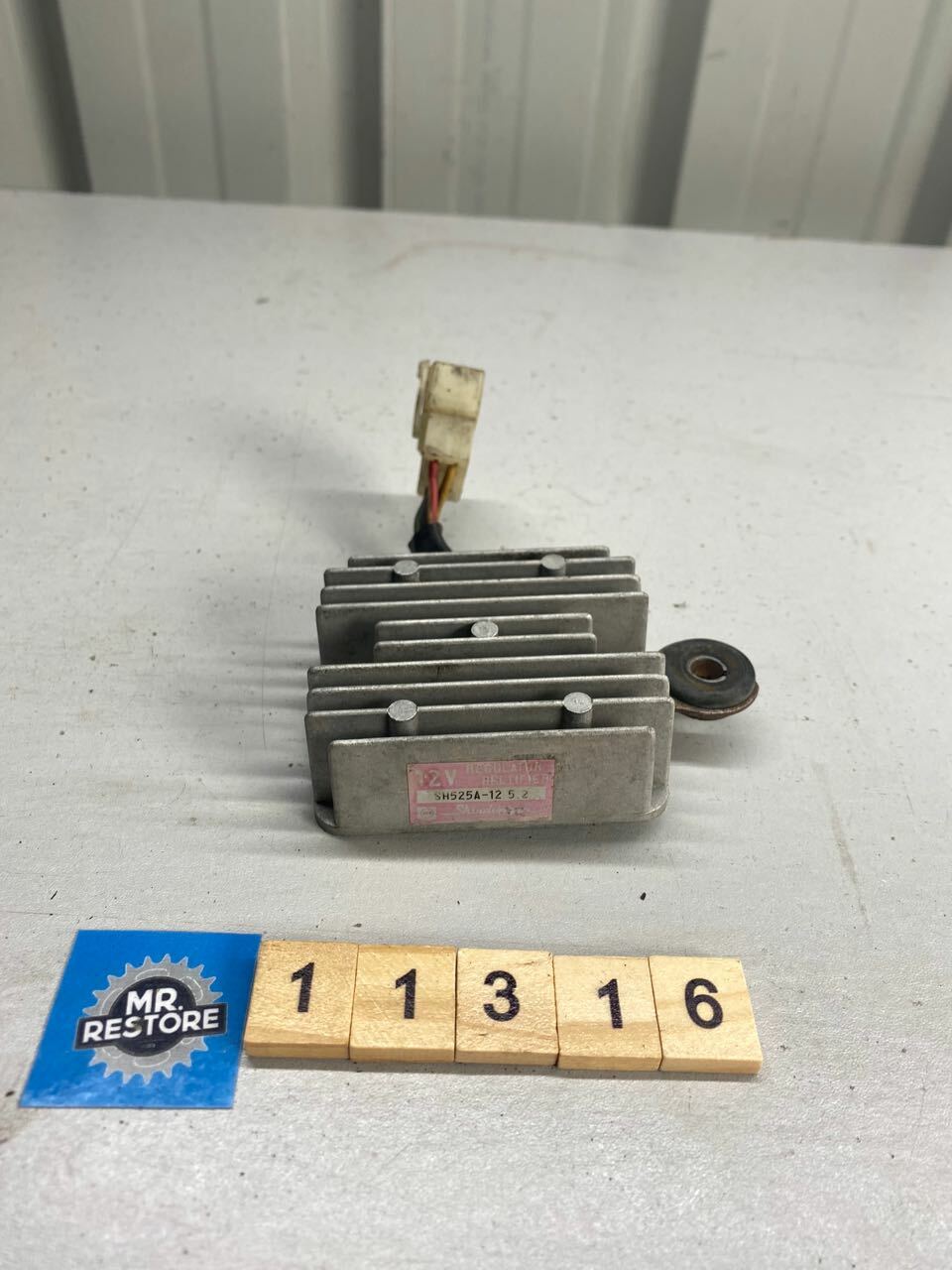 Honda CBX250 Regulator Rectifier OEM - SH525A-12