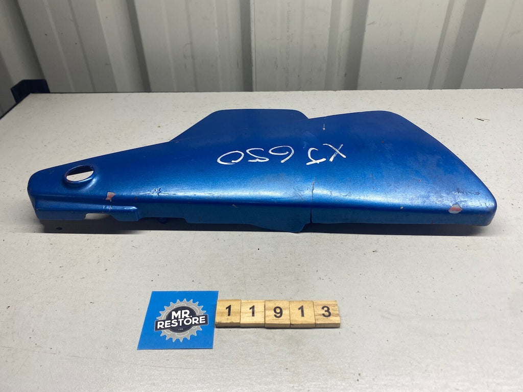 Yamaha XJ650 4K0 L/H Side Cover Panel (cracked)