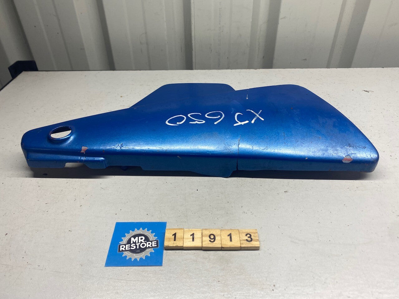 Yamaha XJ650 4K0 L/H Side Cover Panel (cracked)