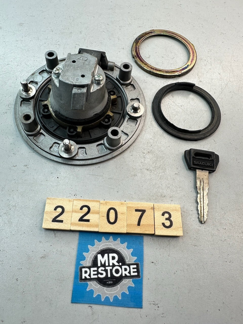 Suzuki GSX1100 GSX750 GSX600 GS500 RF900 DR800 RG125 Fuel Cap & OEM Key