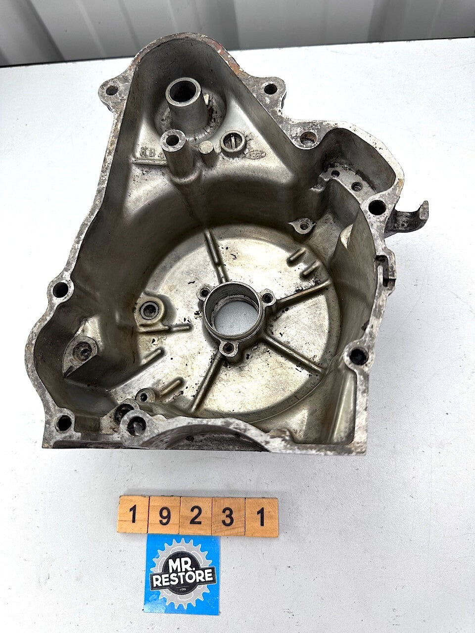 Honda CM250 CM125 L/H Crankcase Cover & Plugs 11341-KB4-671