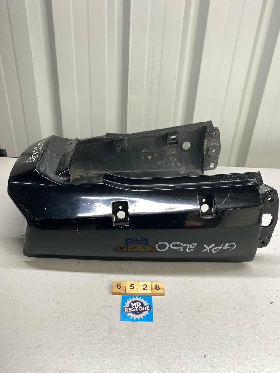 Kawasaki GPX 250 R Tail Piece Panel 14024-1444 (chipped)