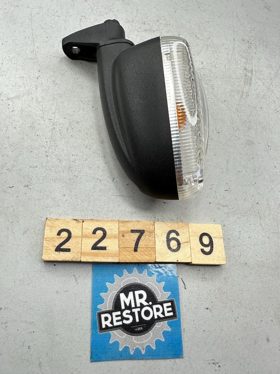 BMW R1200GS F800S R1200R K1200R Rear Left Indicator & Mount 63137667772