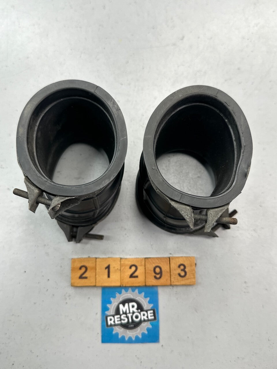 Suzuki GR650 Air Intake Rubbers & Clips 13881-15500 13882-15500