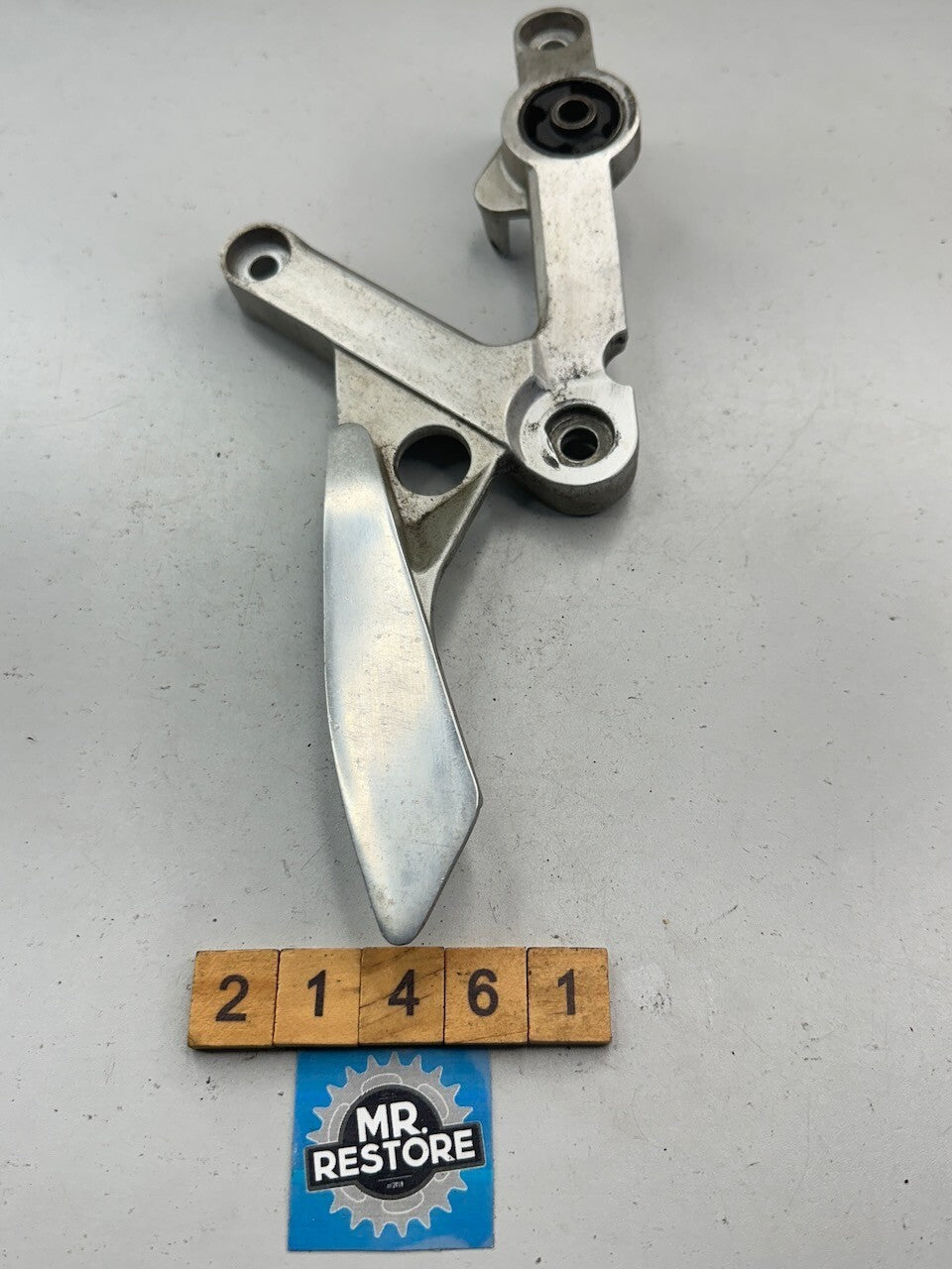 Yamaha TZR250 1KT 2MA Right Hand Riders Footrest Bracket 1KT-27443