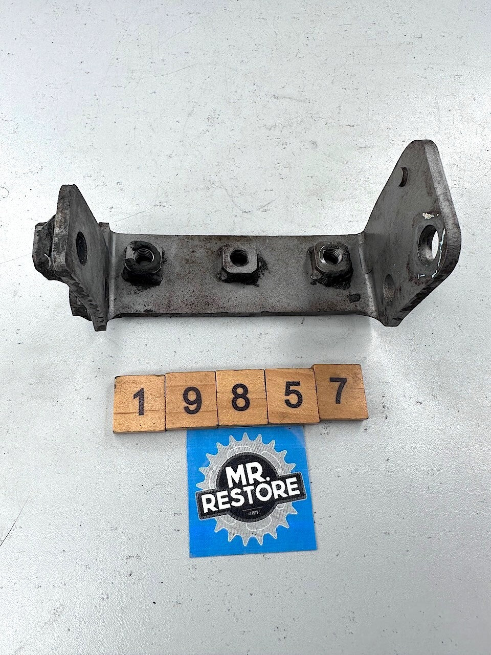 Yamaha V90 T 1982 Lower Engine Bracket