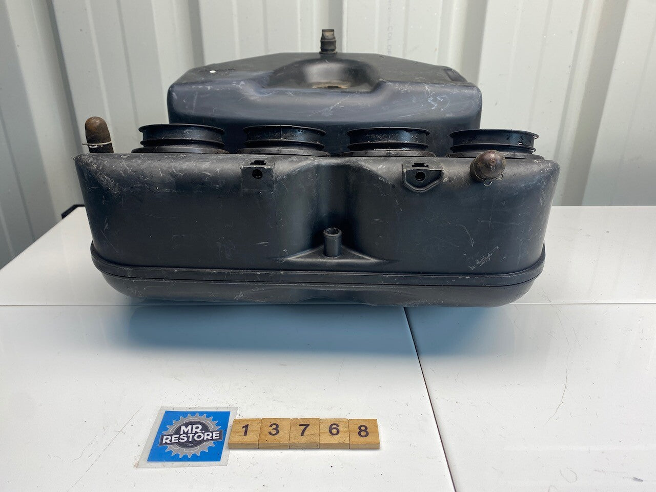 Suzuki GSXR750 W/X Air Cleaner Box & Ducts 13700-33E50