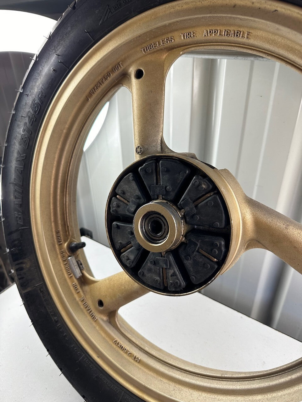Yamaha TZR250 1KT 2MA Rear Wheel in Original Gold Anodising 2.50 x 17 (R-46)