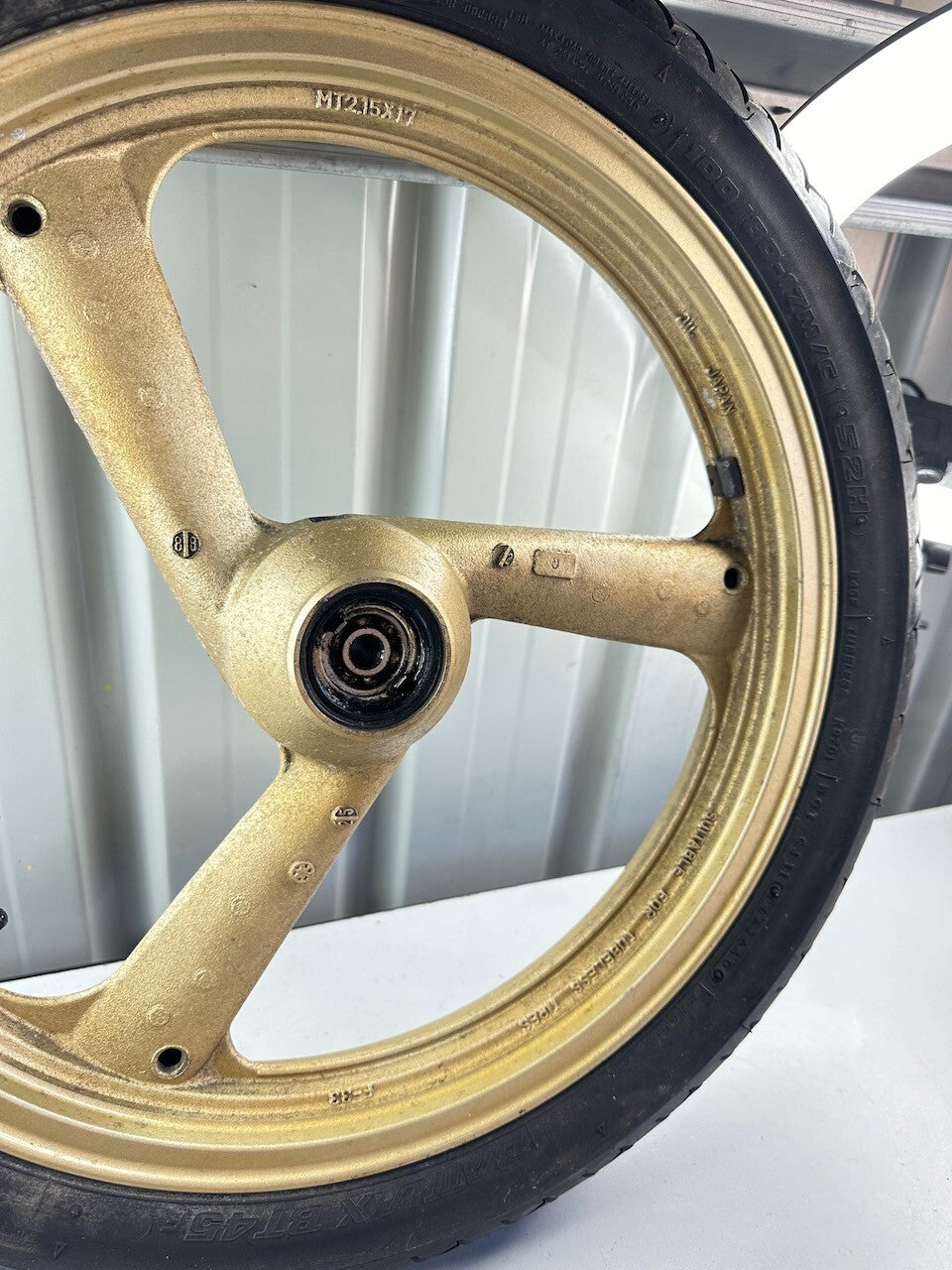Yamaha TZR250 1KT 2MA Front Wheel in Original Gold Anodising 2.15 x 17 (F-33)