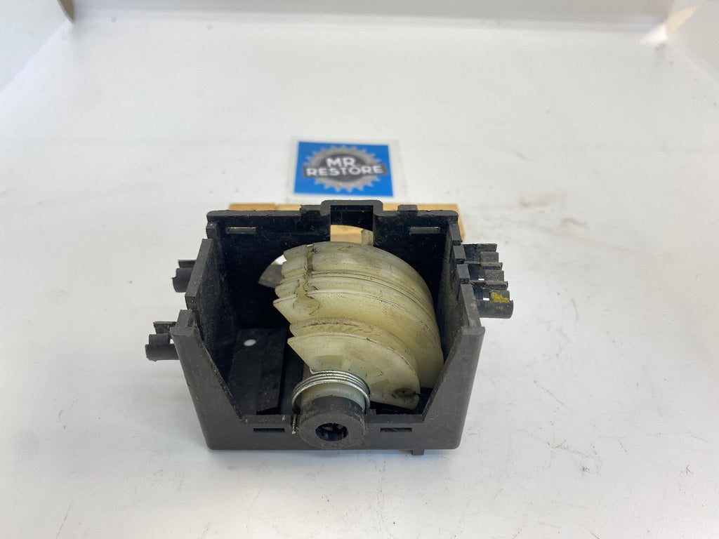 Suzuki RGV250 Throttle Position Sensor Pulley Box