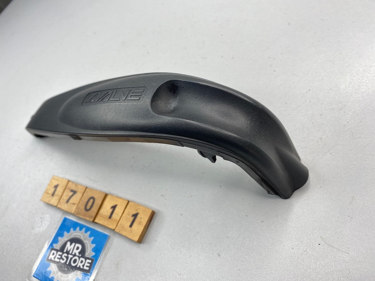 BMW R1150 R1100 R850 259R 259T R22 L/H Spark Plug Cover 11141342979