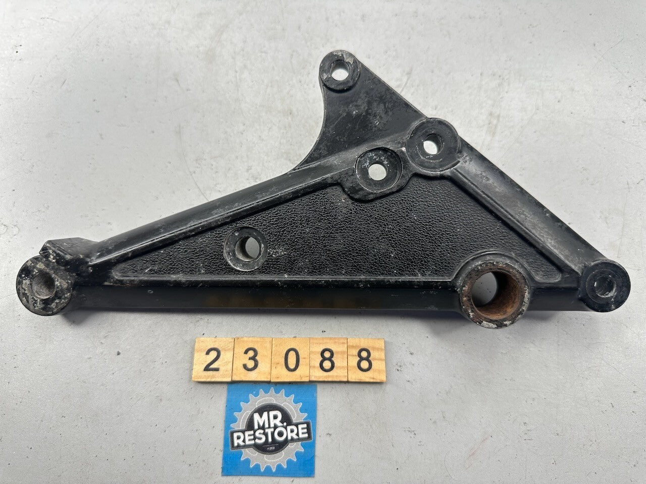 Kawasaki KZ1100 Z1100 KZ750 Z750 KZ650 Z650 Right Muffler Stay Foot Rest Bracket