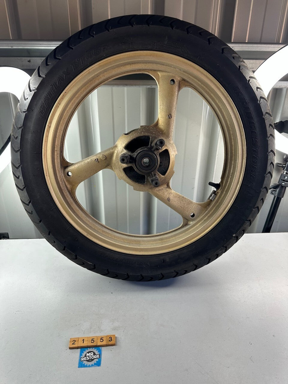 Yamaha TZR250 1KT 2MA Rear Wheel in Original Gold Anodising 2.50 x 17 (R-46)
