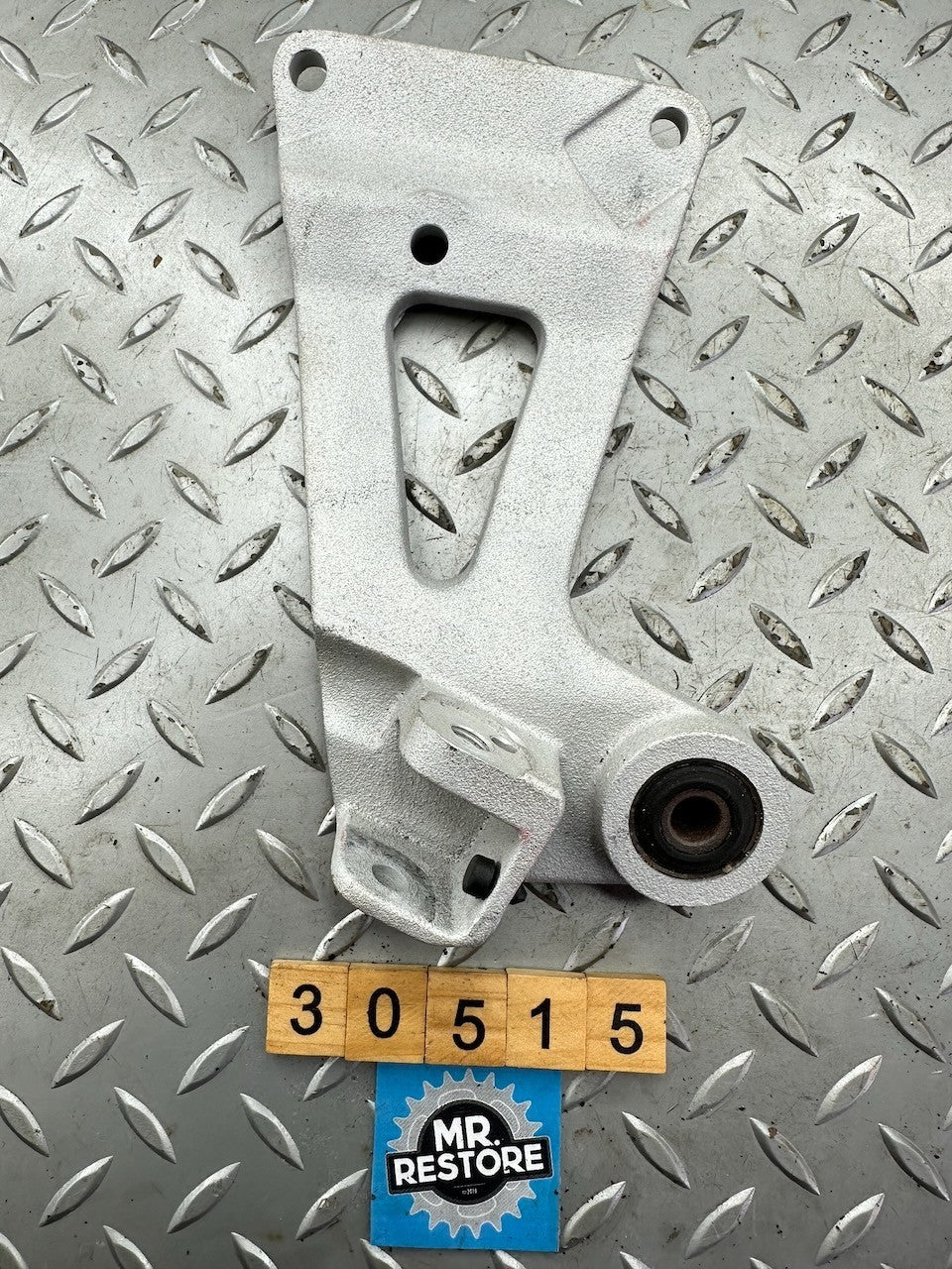 Suzuki GSXR1100 1989-90 R/H Pillion Footrest Bracket 43600-40C00