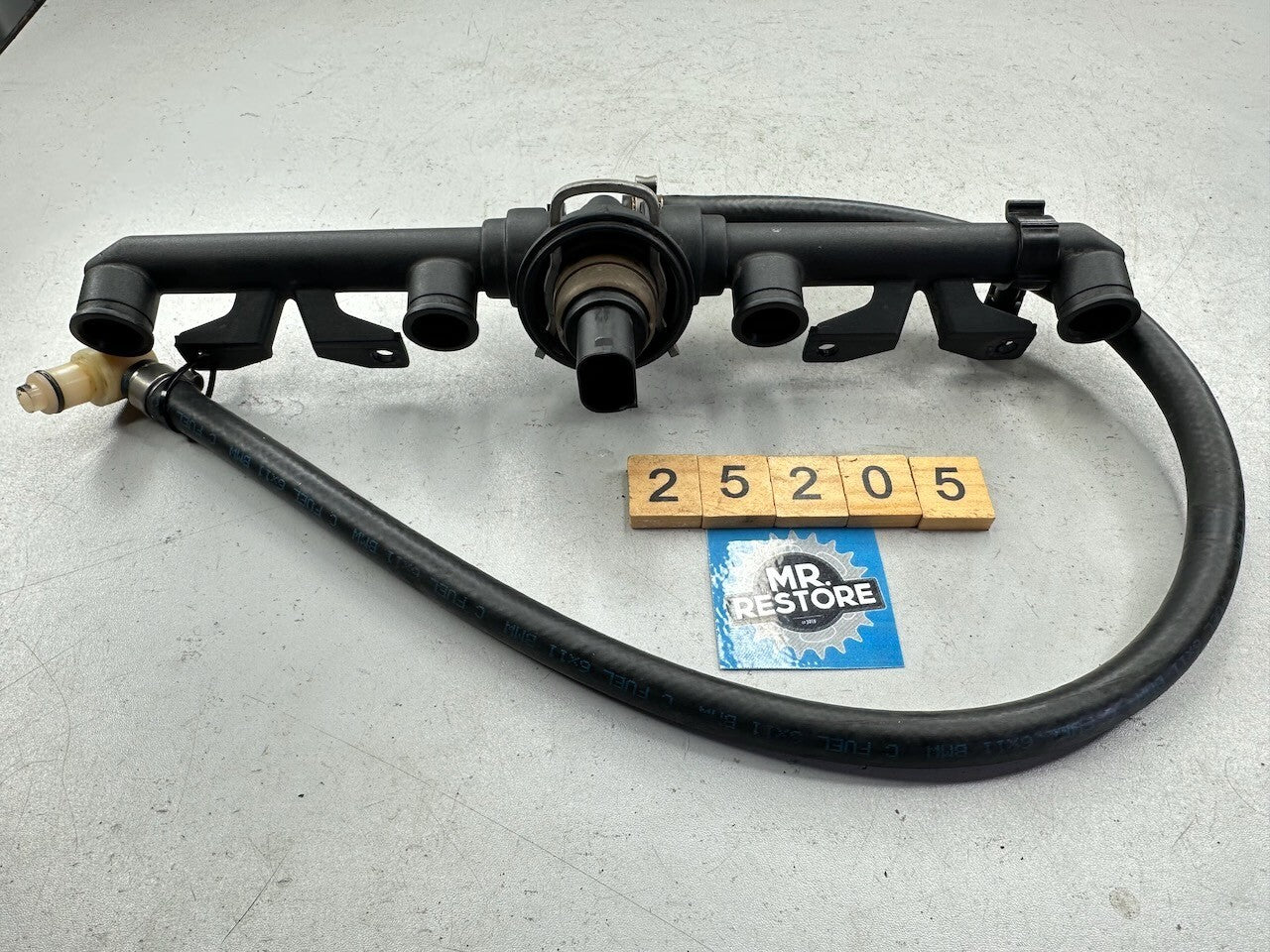BMW K1300R Injection Injector Rail Assy. 13537671554