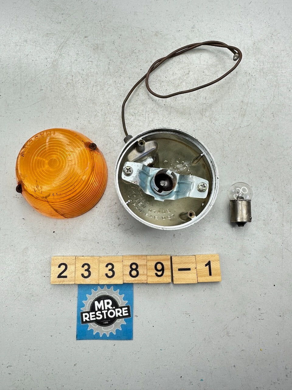 Yamaha Vintage V70 V80 V90 OEM Front Indicator & OEM Lens - 12v Bulb (tested)