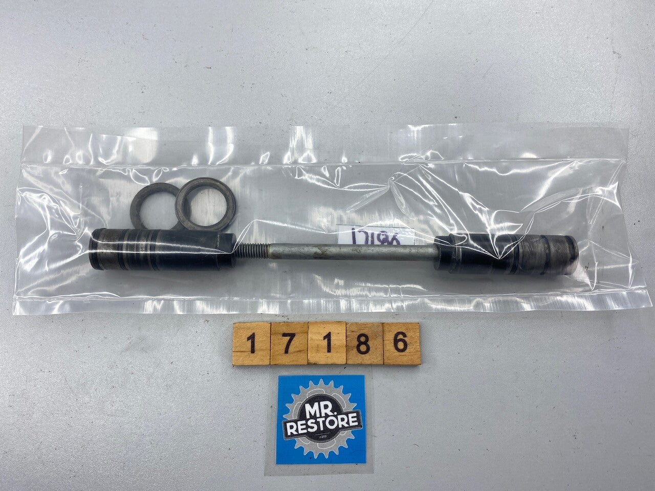 BMW R1150GS R1100GS R1150RS R1150RT R1150R R1100R Centre Stand Axle & Bolts