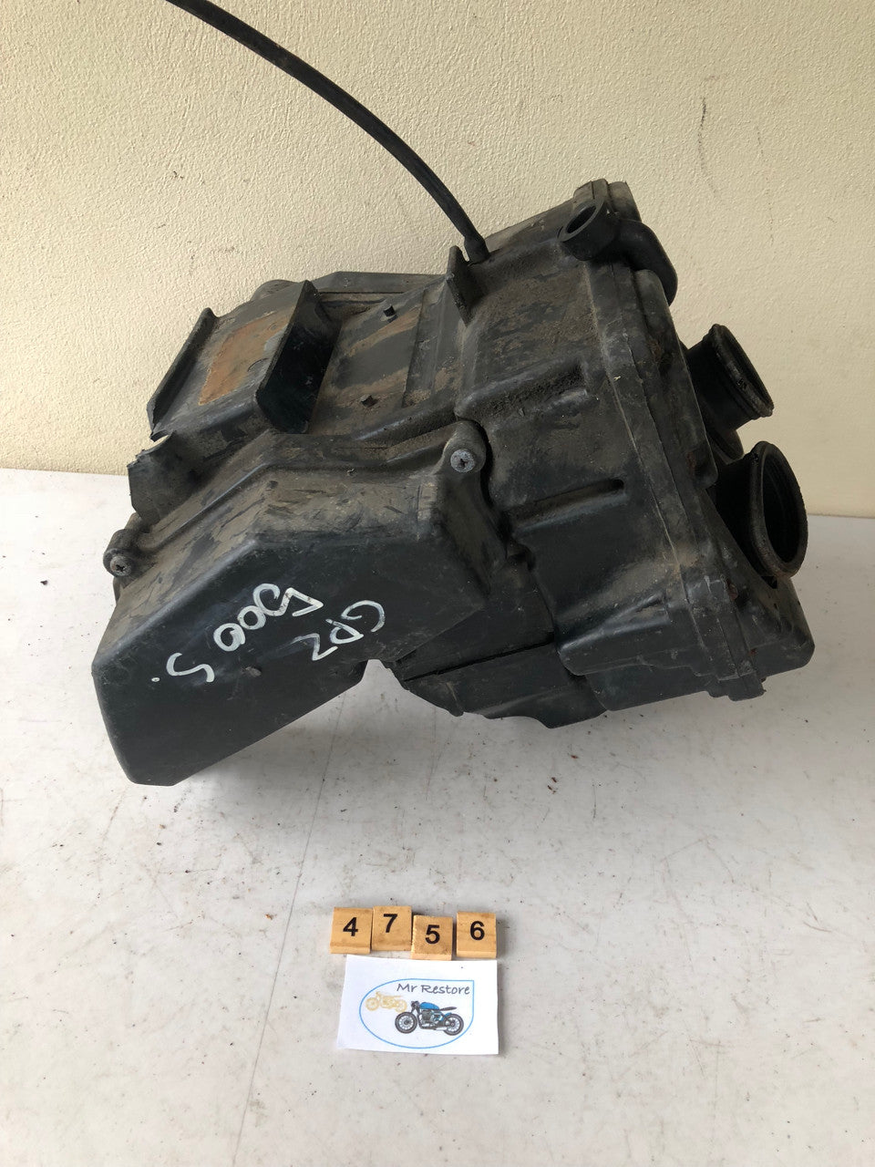 Kawasaki GPZ500S Air box KHI A 063