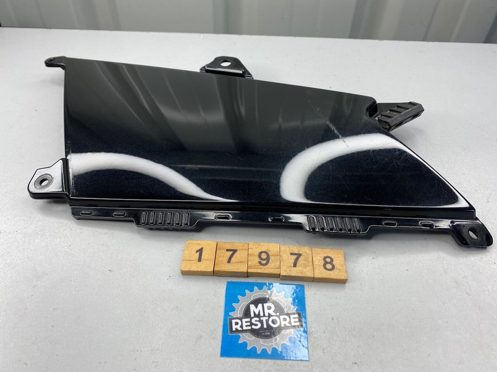 BMW R1200GS R/H Fuel Tank Cover 46637693434
