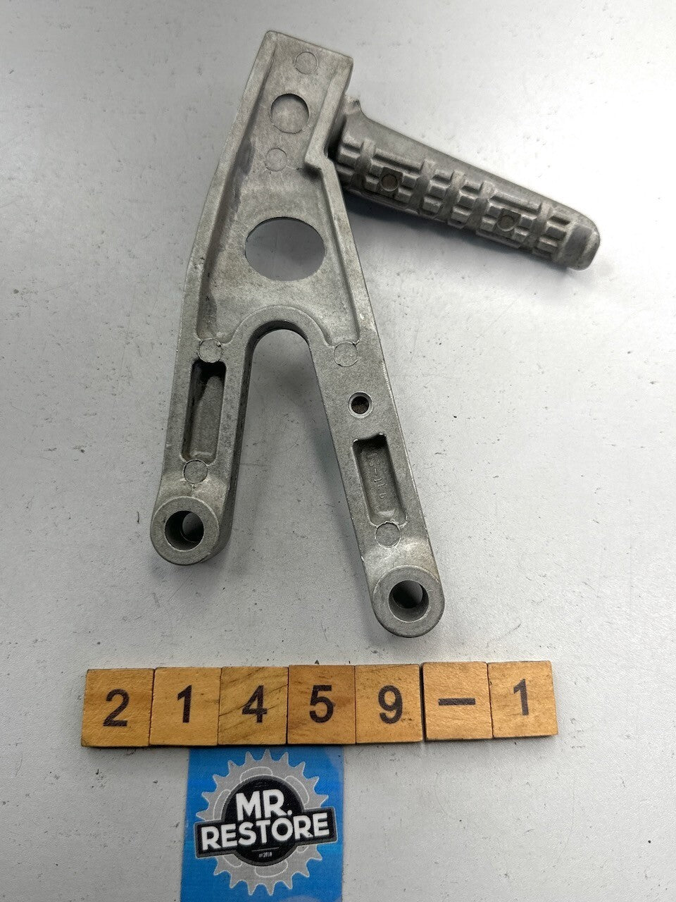 Yamaha TZR250 1KT 2MA Left Pillion Bracket & Footrest 1KT-2741L  1HX-27431
