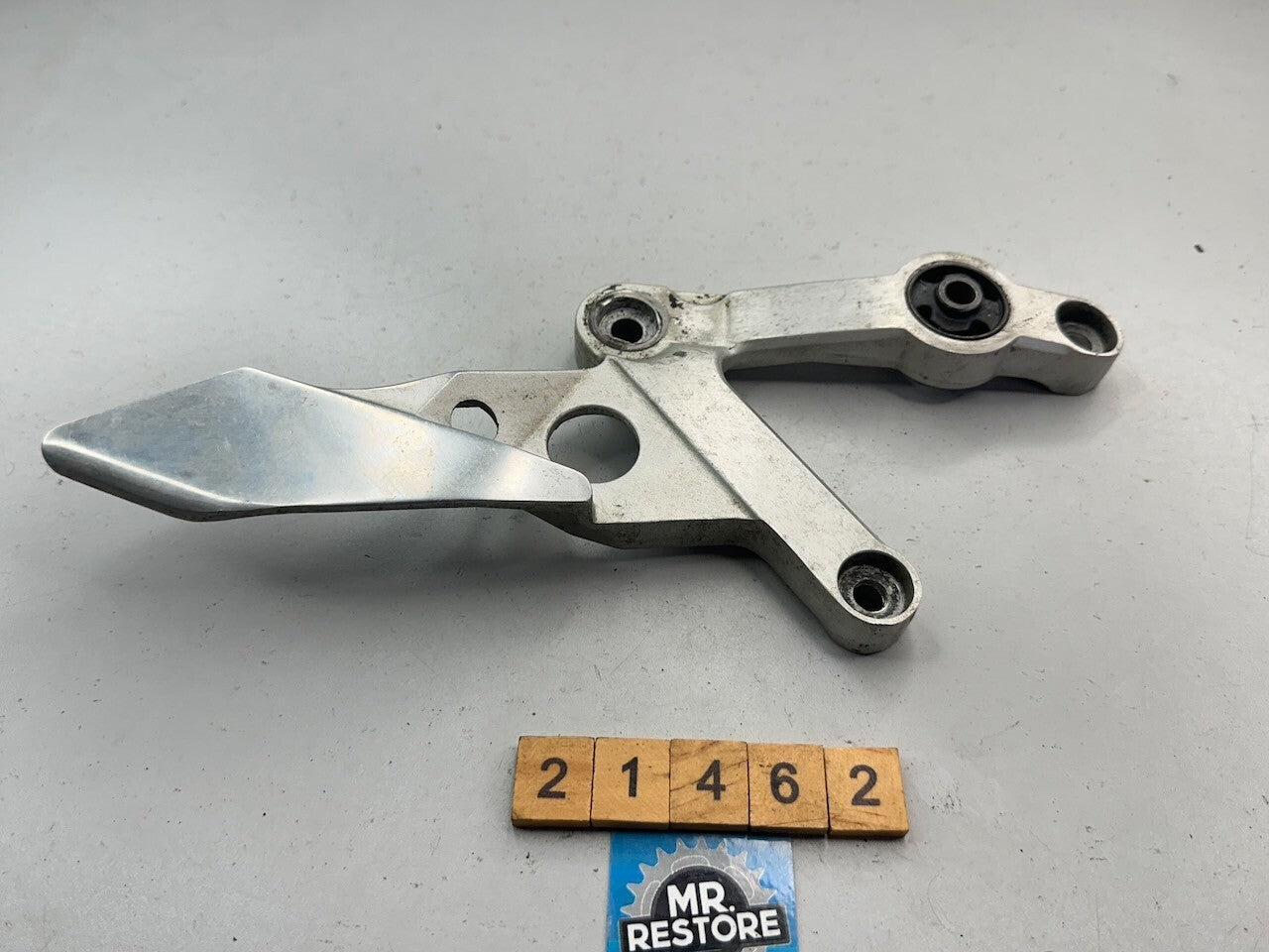 Yamaha TZR250 1KT 2MA R1-Z Left Hand Riders Footrest Bracket 1KT-27442