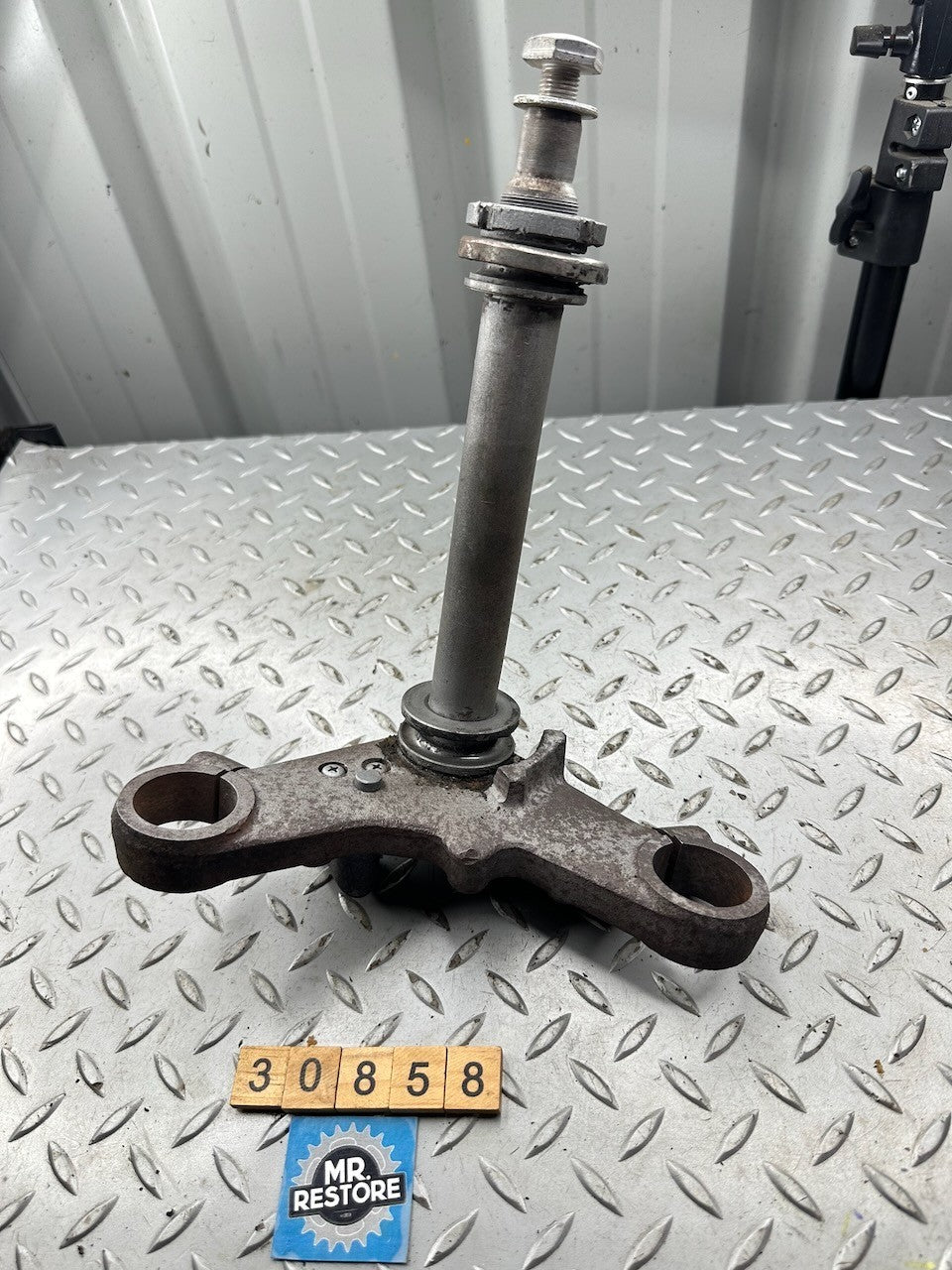 Suzuki GT250 X7 Lower Fork Clamp Triple Tree Steering Stem