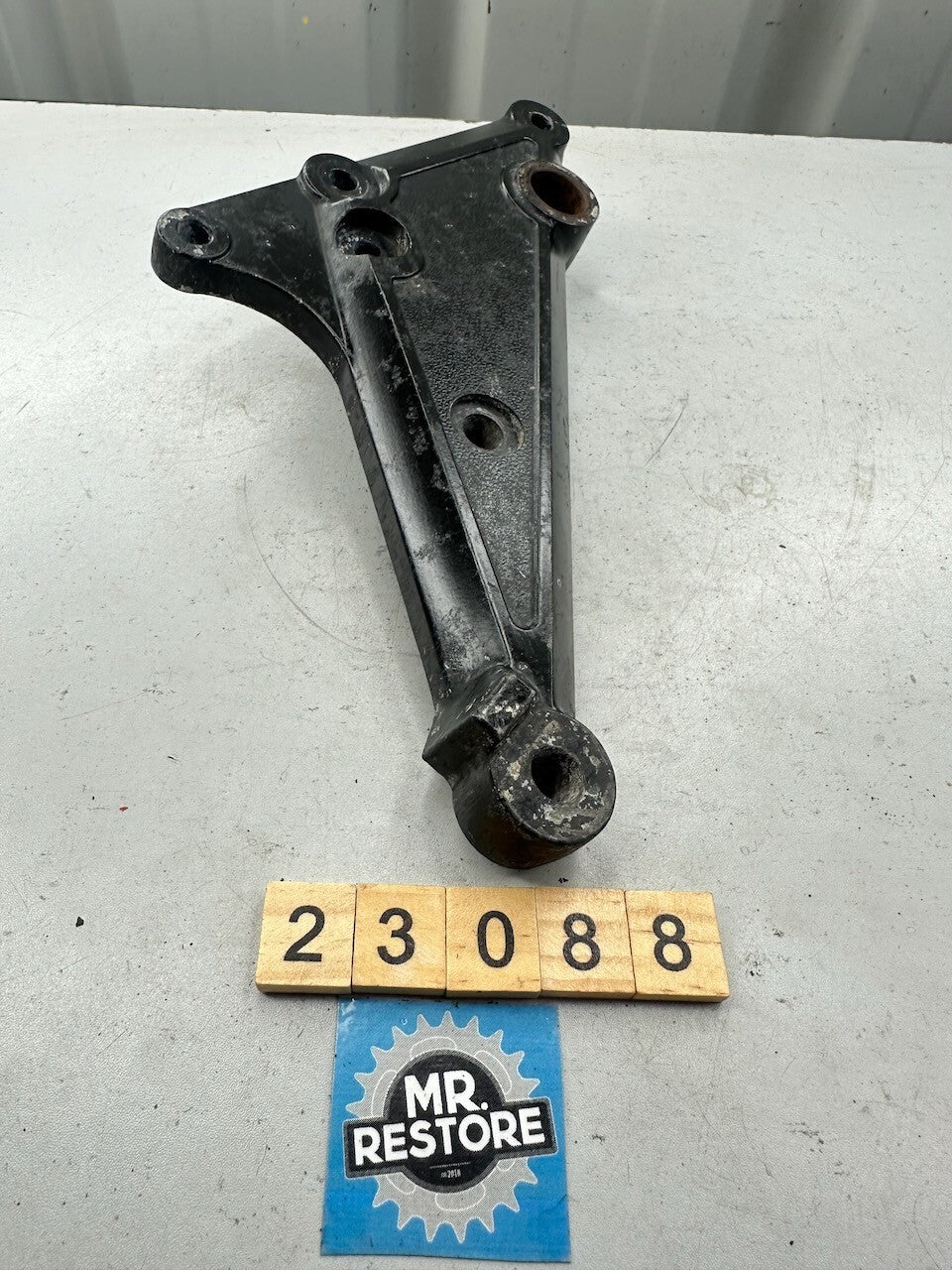 Kawasaki KZ1100 Z1100 KZ750 Z750 KZ650 Z650 Right Muffler Stay Foot Rest Bracket