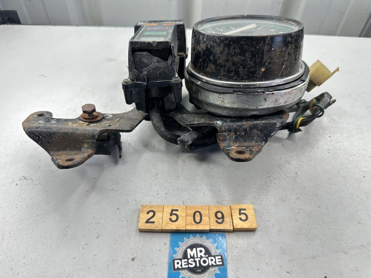 Honda CX500 C D Tachometer & Mount Bracket 37250-449-008