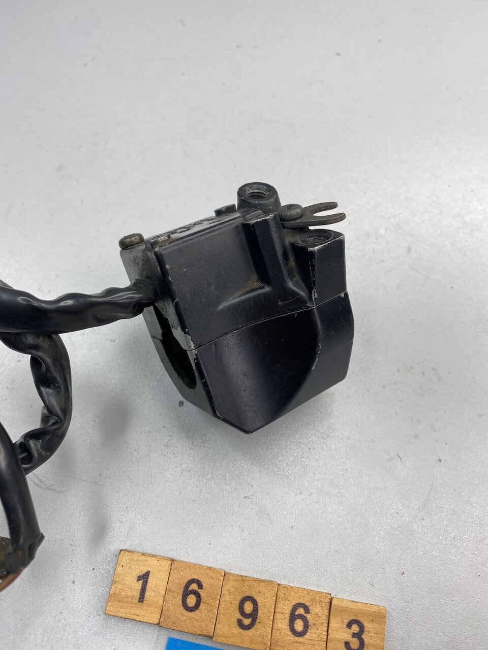 Yamaha FZR250 3LN R/H Handlebar Switch 3EN-83973