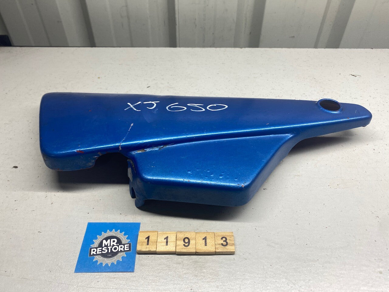 Yamaha XJ650 4K0 L/H Side Cover Panel (cracked)