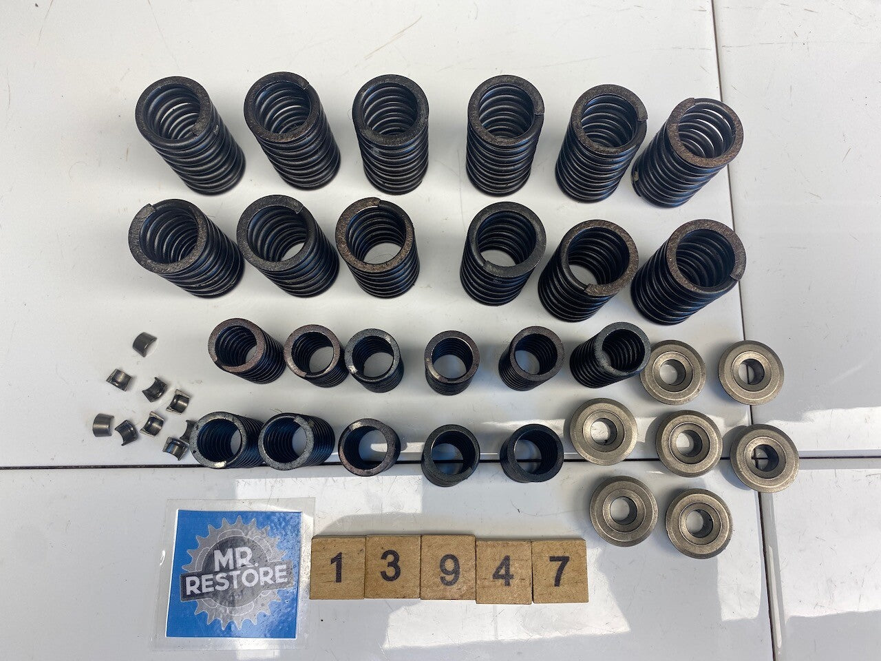 Triumph 900 Inner & Outer Valve Springs (1130110 x 11) (1130115 x 12)