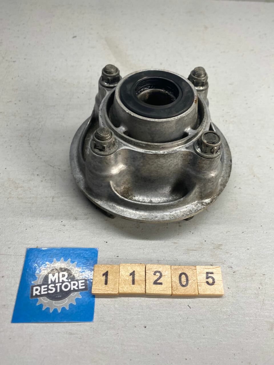 Suzuki GSX250FW Sprocket Carrier Rear Hub & Bolts